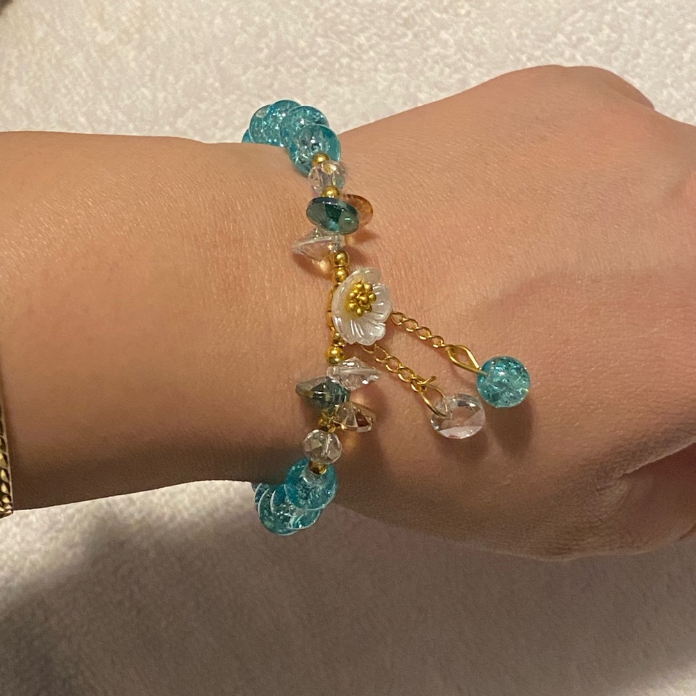🌸 Blue Crackle Bead Bracelet w/ Floral Charm & Crystals – Handmade